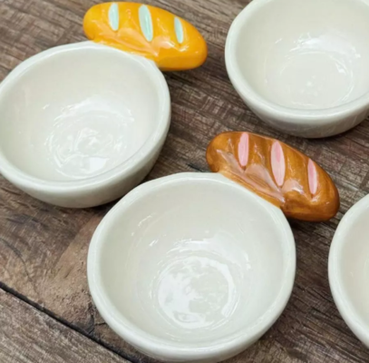 Chén bánh quy bánh mì