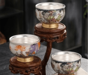 Chén gốm vẽ tay