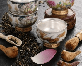 Chén gốm vẽ tay