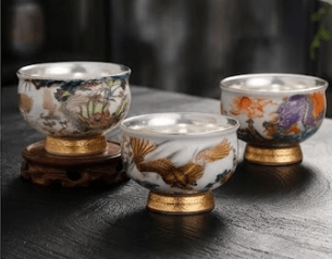 Chén gốm vẽ tay
