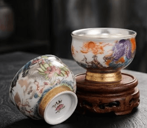 Chén gốm vẽ tay