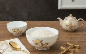 Chén gốm vẽ hoa sen