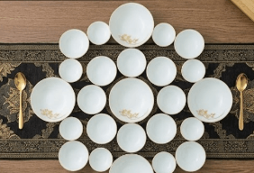 Chén gốm vẽ hoa sen