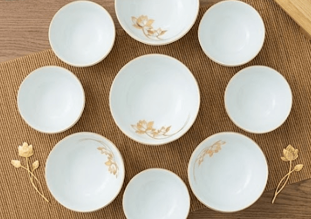Chén gốm vẽ hoa sen